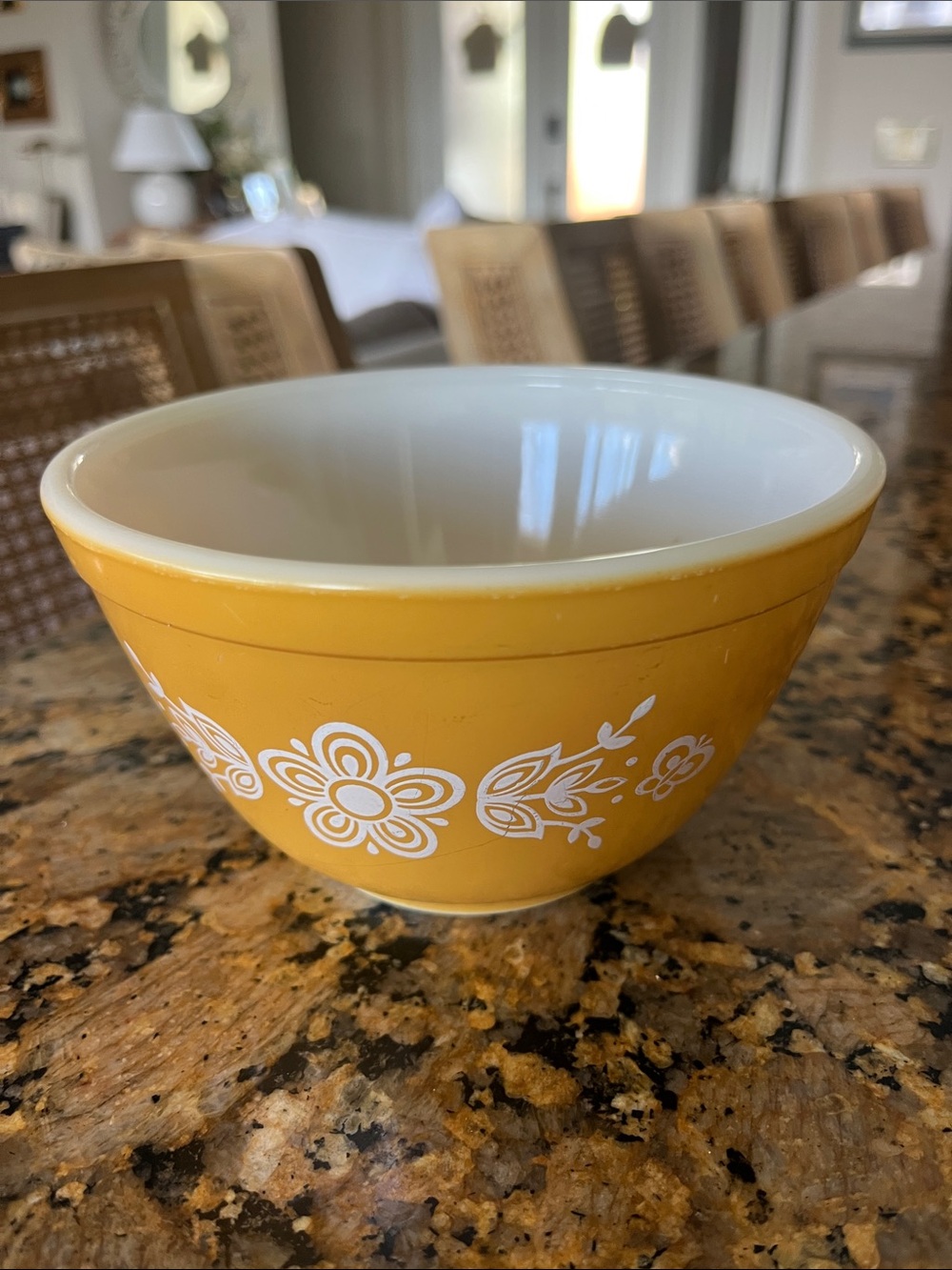 Vintage PYREX butterfly gold number 401     1 1/2 pint nesting mixing bowl